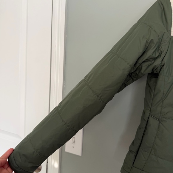 The North Face "Peak Insulated" Olive Green Puffer Cream Sherpa Jacket - Picture 4 of 17
